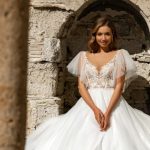Esküvői ruha trendek 2022: sikkes és bájos ruhák a porondon